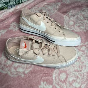 Women’s Nikes never worn